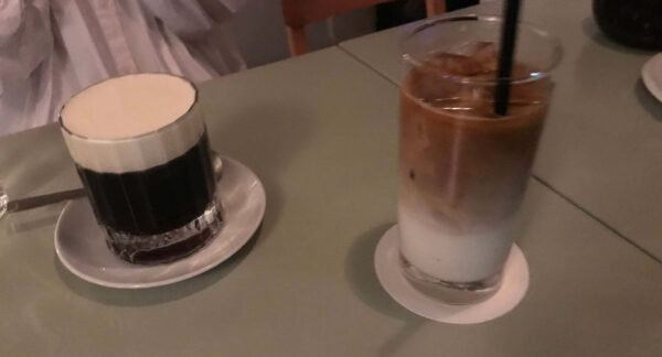 PARLOR NOONのウインナーコーヒーとカフェラテ