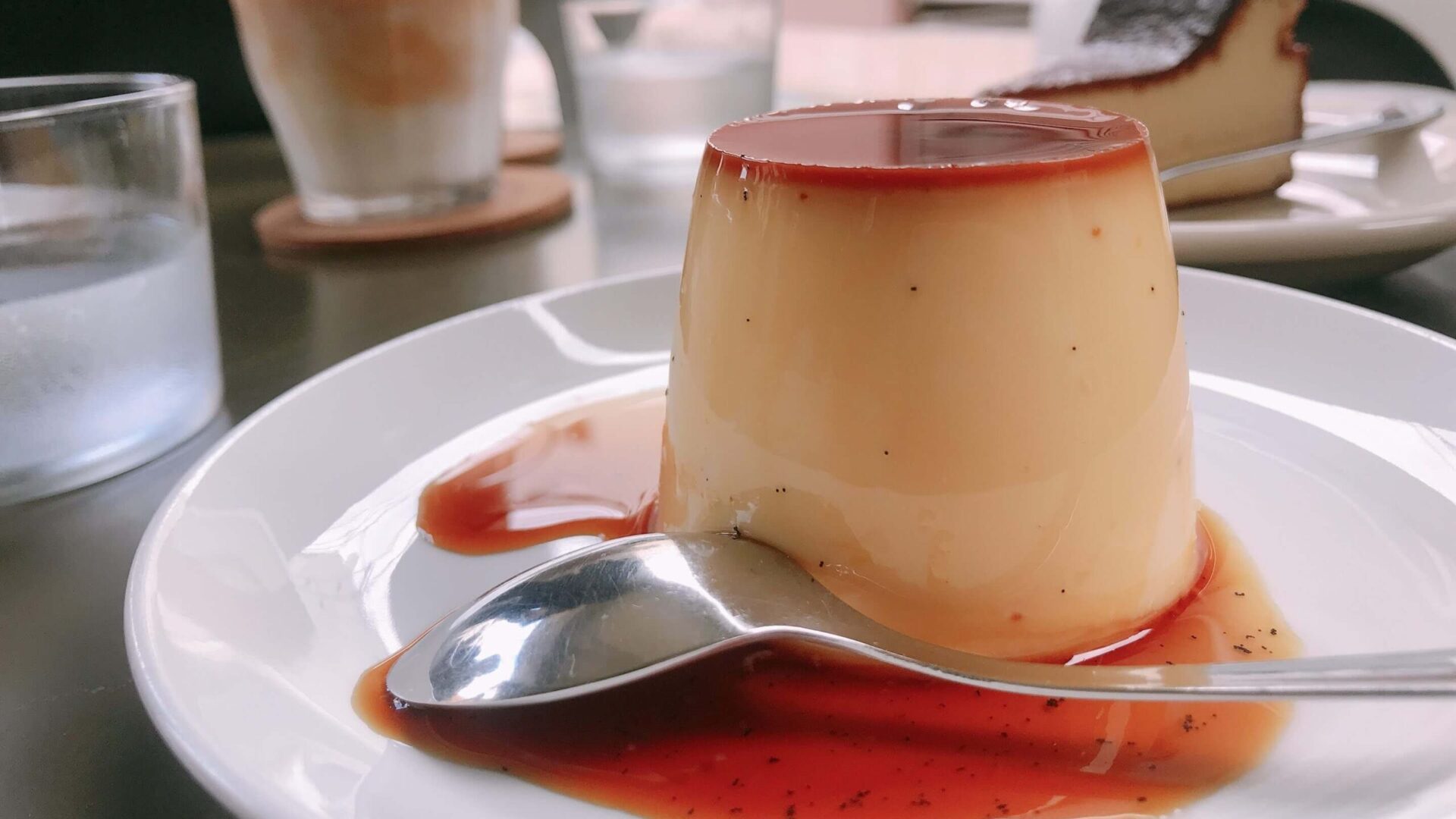 「OKUSAWA FACTORY Coffee&Bakes」のプリン